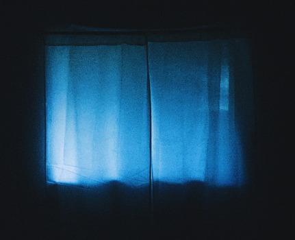 Fenêtre Rideau Bleu