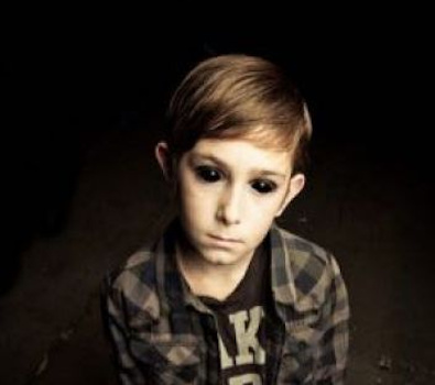 Garçon aux yeux noirs